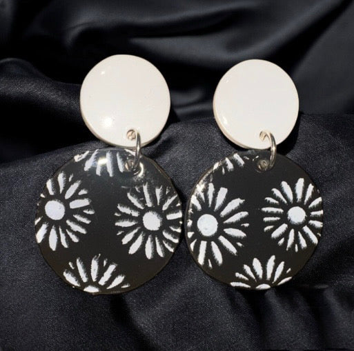 Midnight Daisy Drops